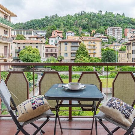 Lovely & Quiet Apartment - With Balcony & Parking Como Bagian luar foto
