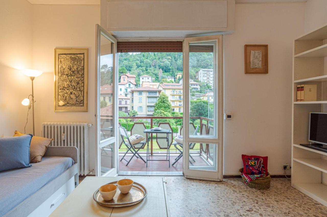 Lovely & Quiet Apartment - With Balcony & Parking Como Bagian luar foto