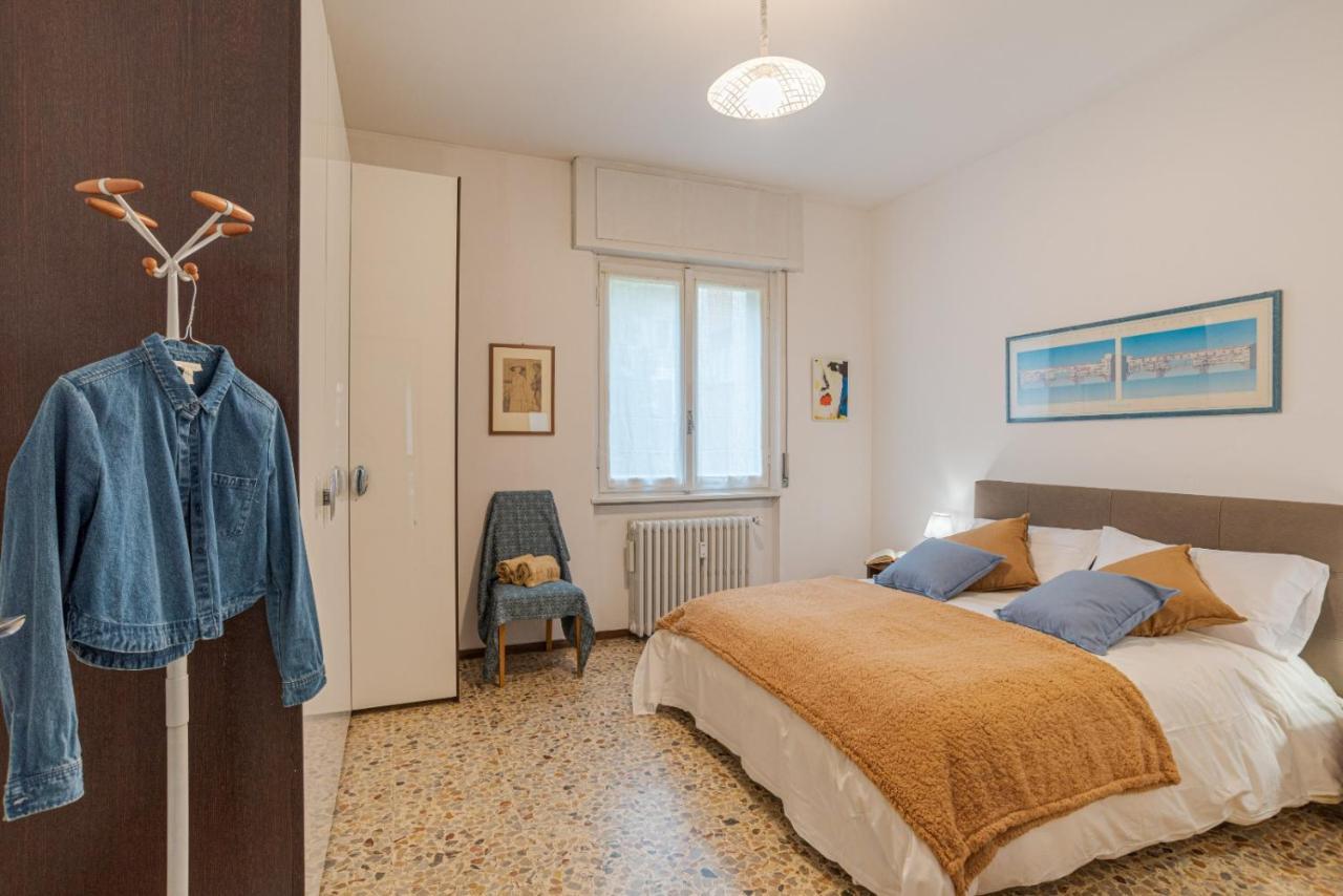 Lovely & Quiet Apartment - With Balcony & Parking Como Bagian luar foto