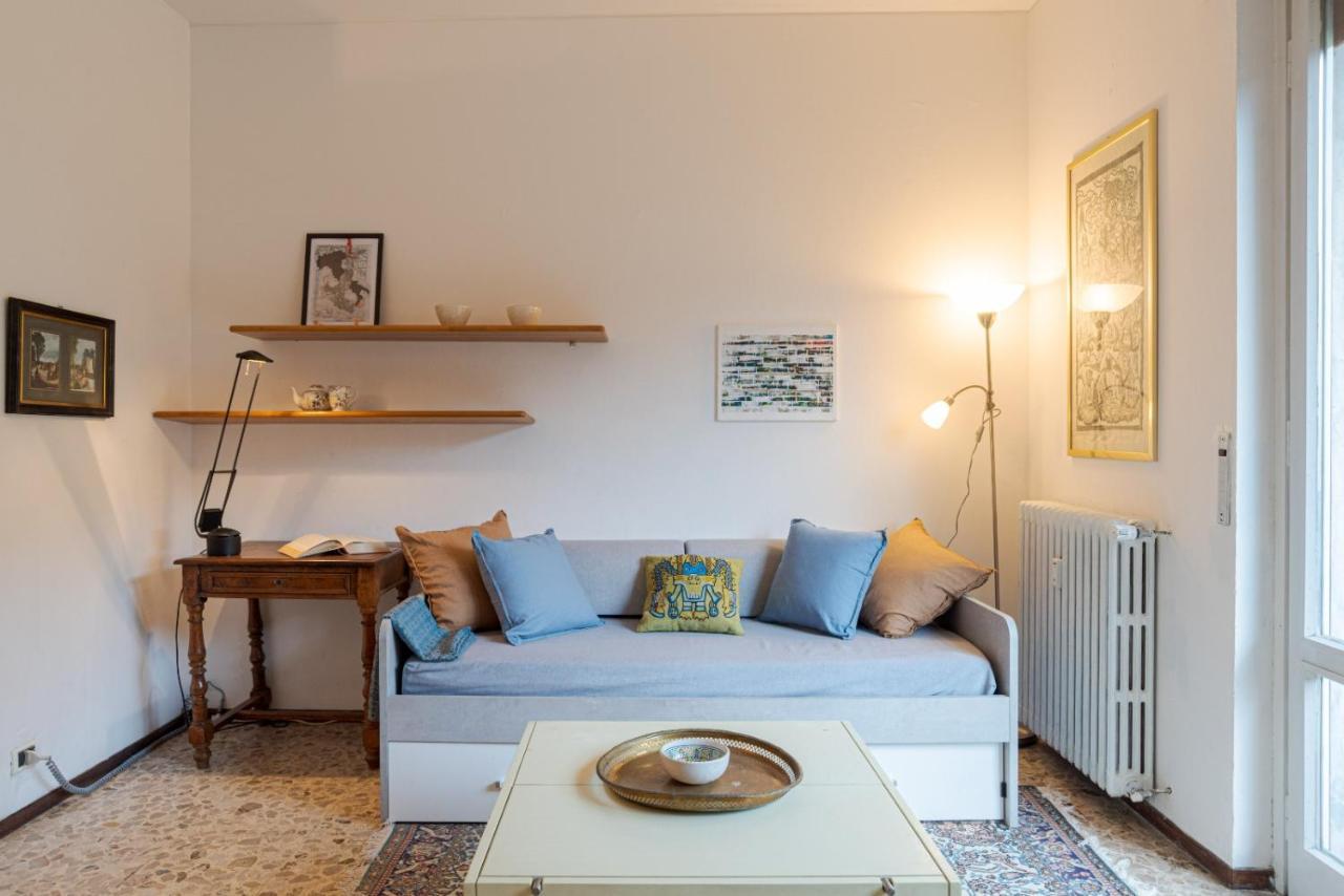 Lovely & Quiet Apartment - With Balcony & Parking Como Bagian luar foto
