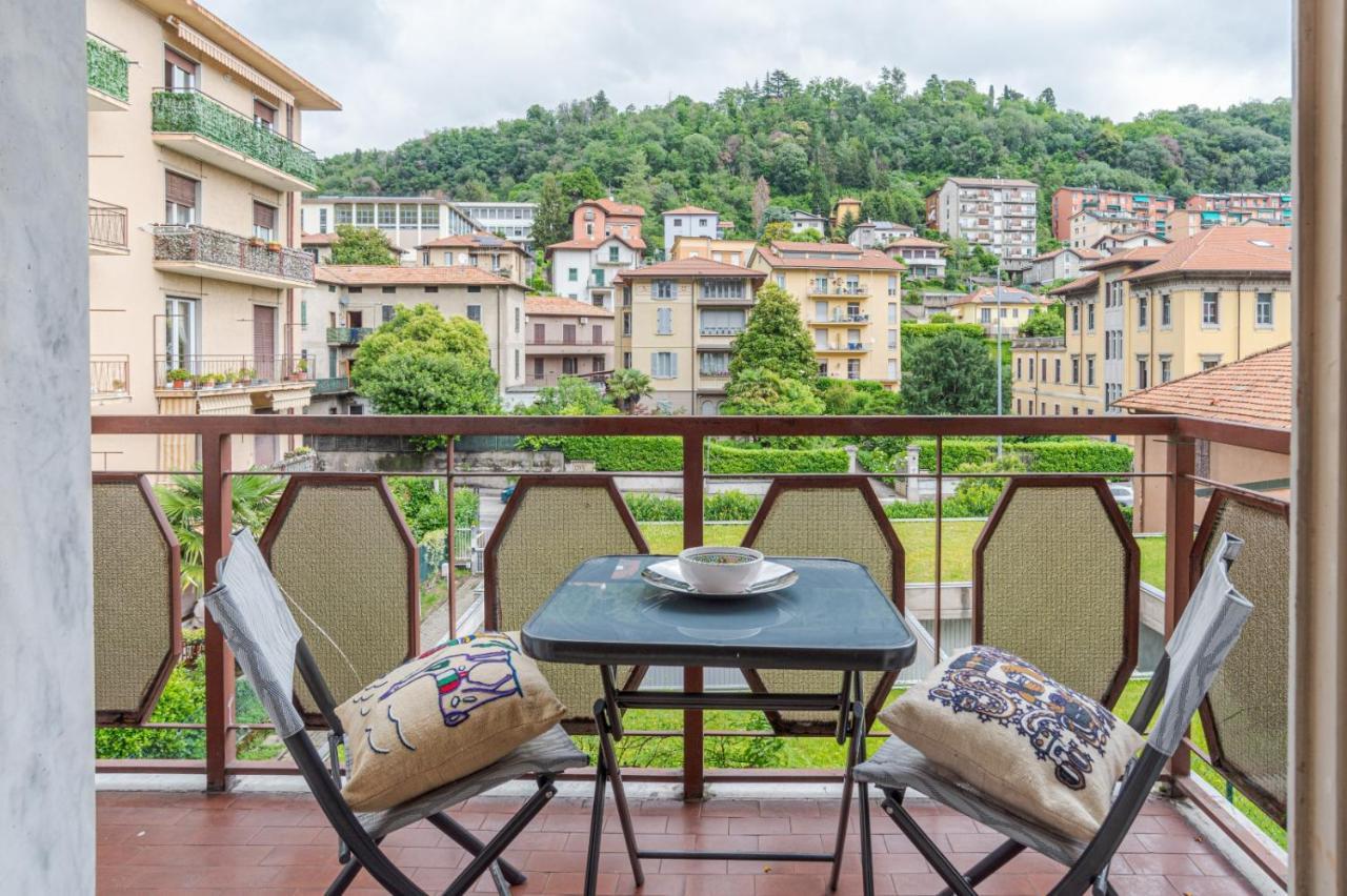 Lovely & Quiet Apartment - With Balcony & Parking Como Bagian luar foto