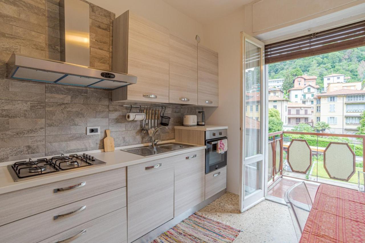 Lovely & Quiet Apartment - With Balcony & Parking Como Bagian luar foto